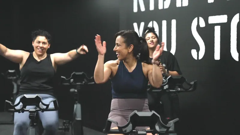 Frame from Club hypereel, World Gym